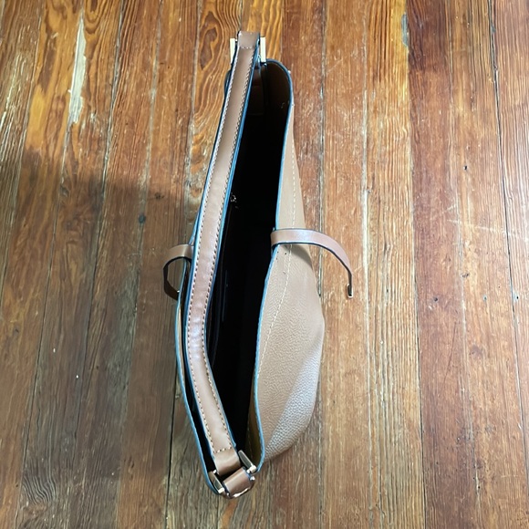 Nico & Olive medium shoulder bag in brown - Picture 3 of 3